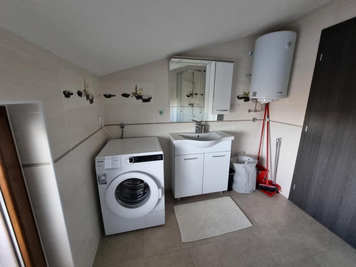Apartment Pharos Zambratija  Eksteriør bilde